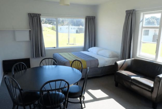 Cabin for 8 people at Foxton Beach