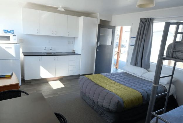 Cabin for 4 people at Foxton Beach